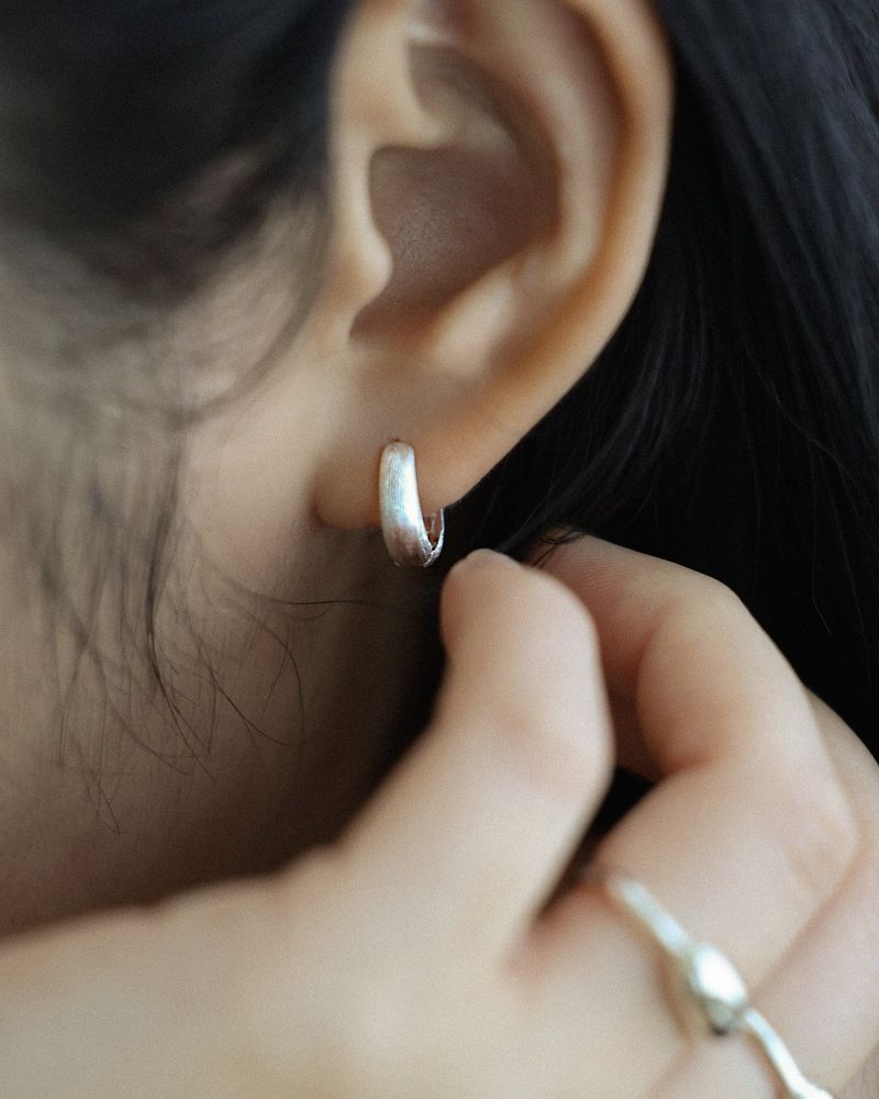 Truth earring (silver)