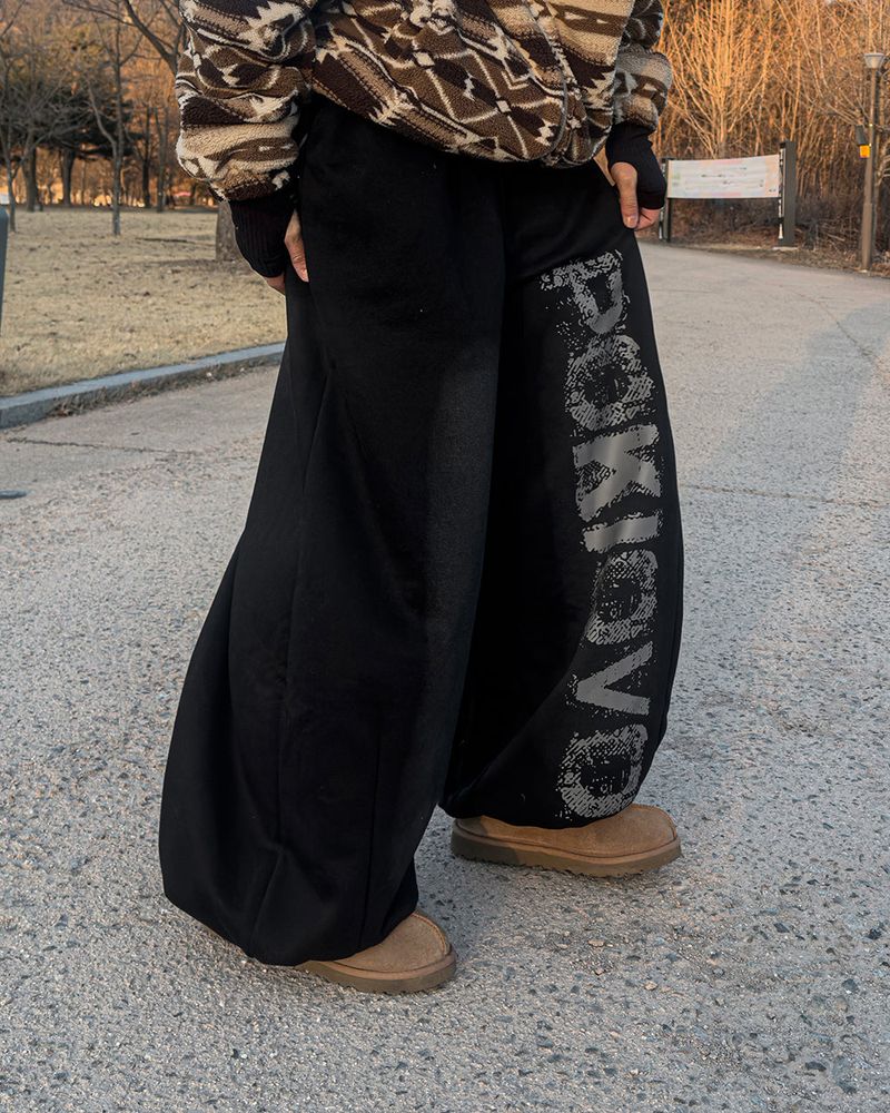 Poki Big Wide Lettering Sweat Pants