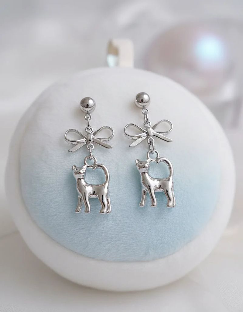 Kitty and Bow Earring - Silver Color