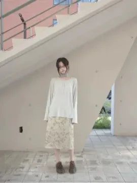 pale skirt