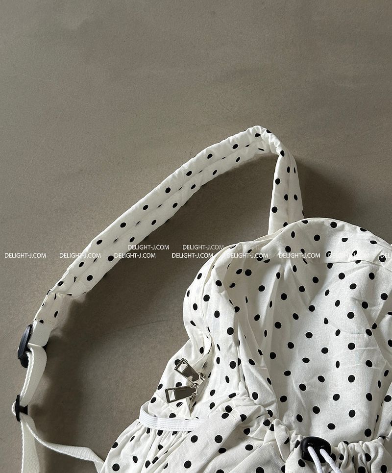 Dot dot string pocket backpack