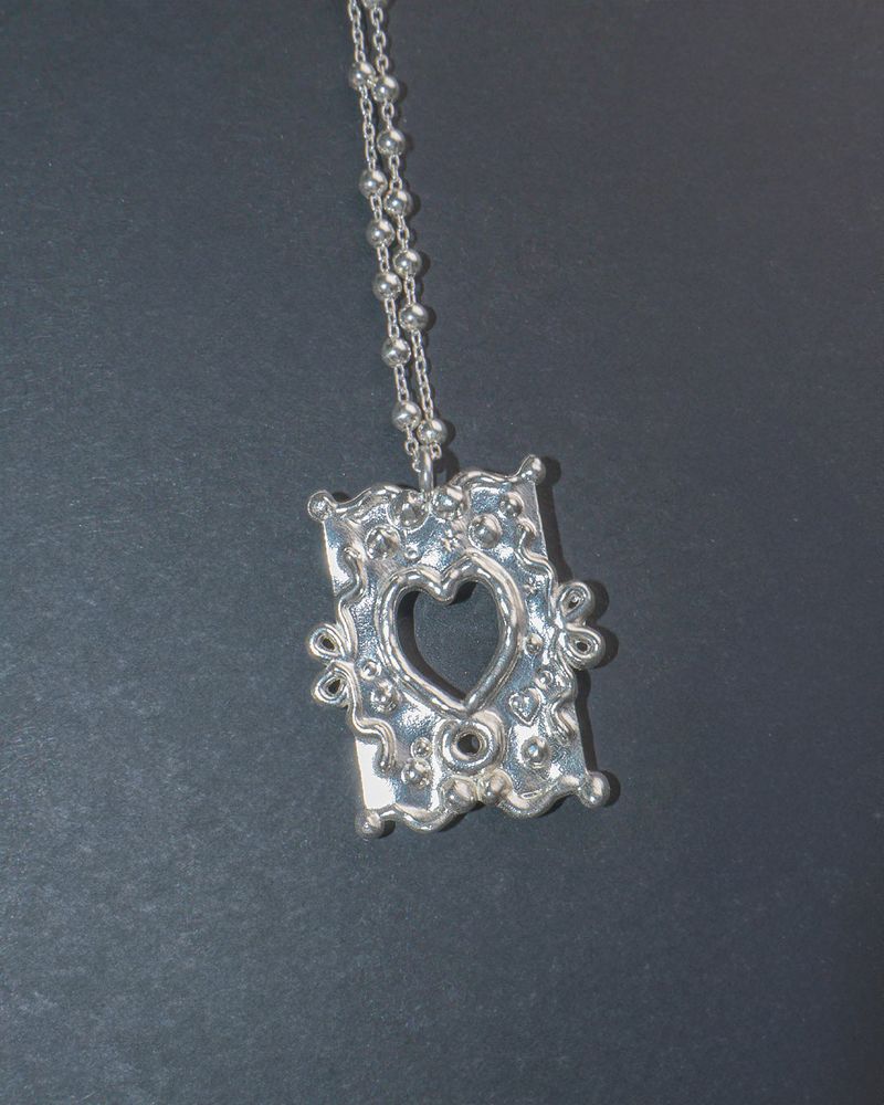 [MADE] melted heart frame necklace
