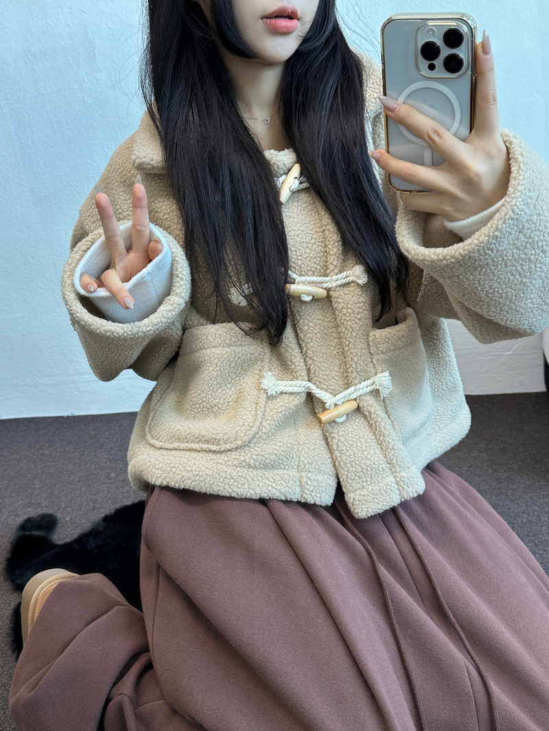 SHEEP FUR SEMI CROPPED TTEOKBOKKI COAT 🤎🤍🧸4COLOR