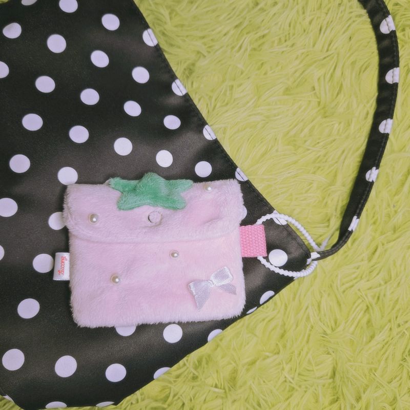[MADE] fluffy strawberry pouch