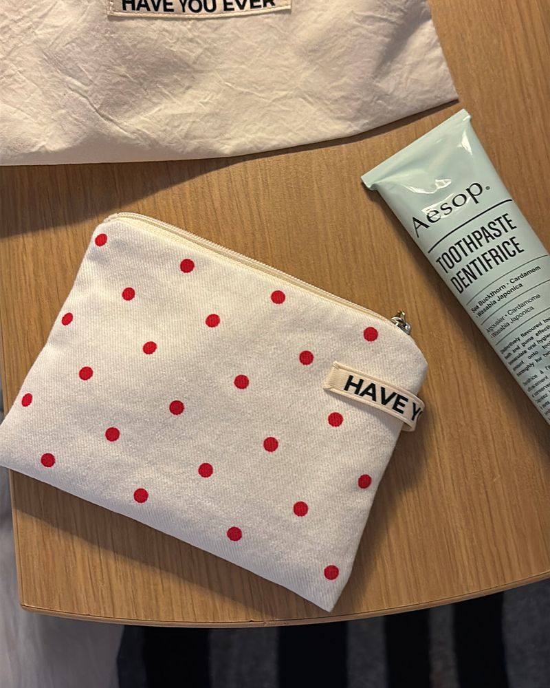 Dot flat pouch - red , M size