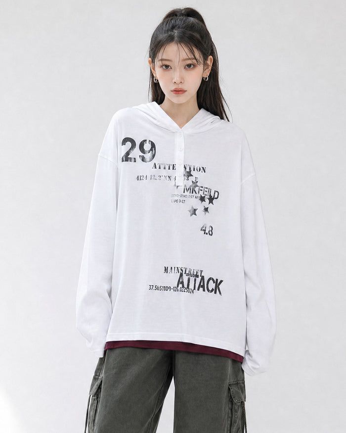 KIXI（キッシー）の「(UNISEX) アタック ヘンリーネック フーデッド ロングスリーブ（トップス）」