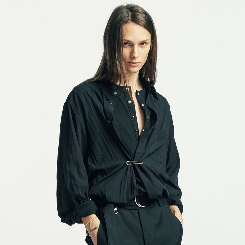 S SY（エスエスワイ）の「wrap pin drape shirt black（Tops）」