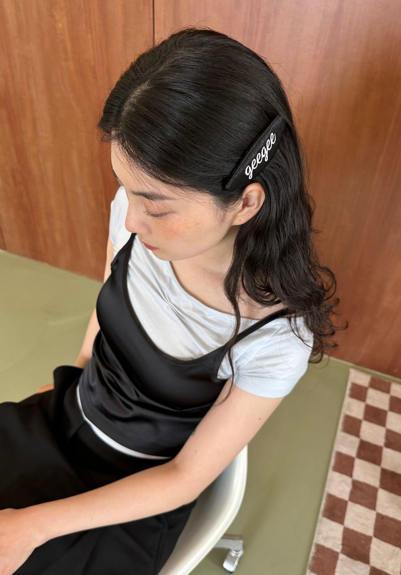 oval satin hair pin - black