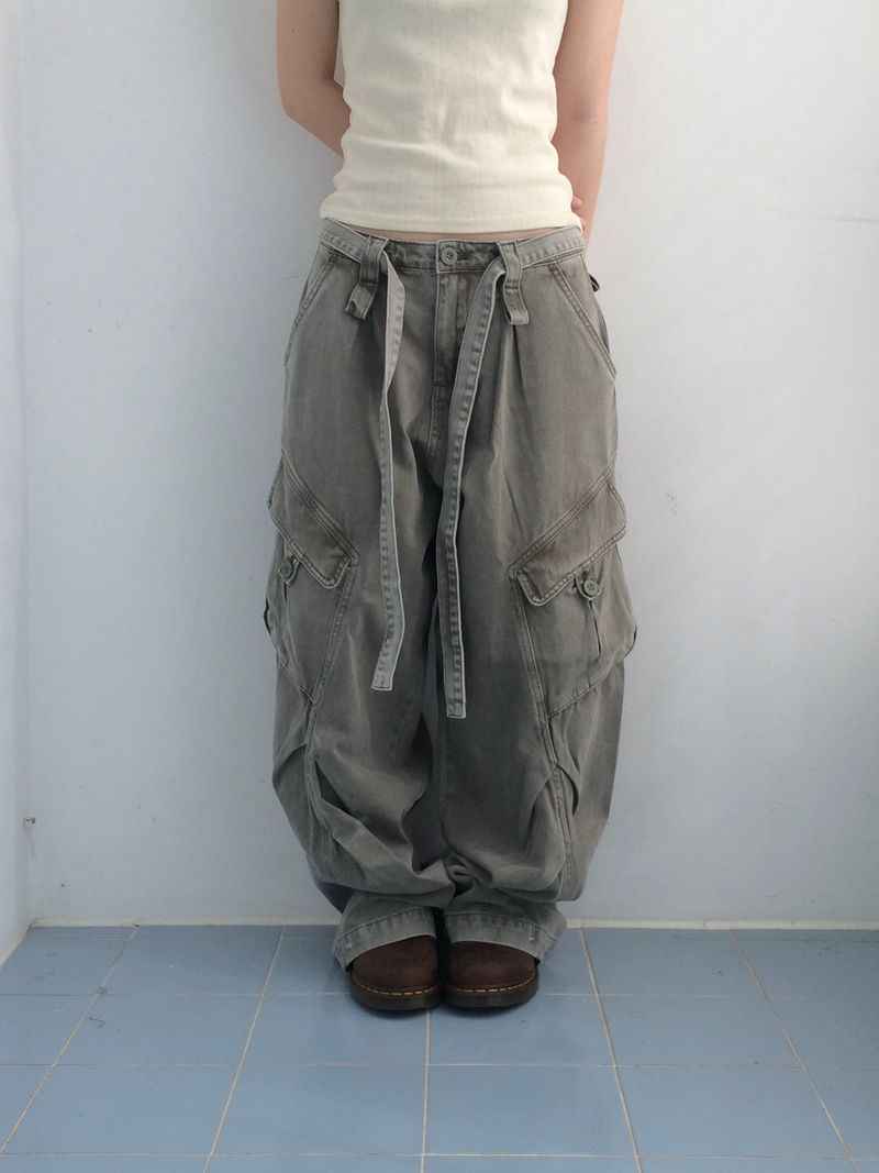 Pocket cargo strap pants
