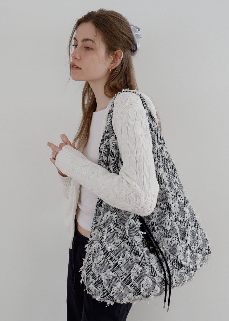 VOOR(ボル)の「Jeanne Fringe Shoulder Bag_Black&White(Bags)」