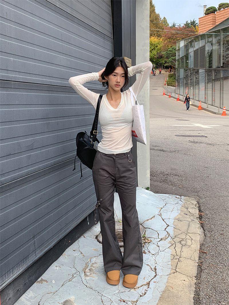 SLIM CUT OUT V NECK SLEEVE (2COLOR)