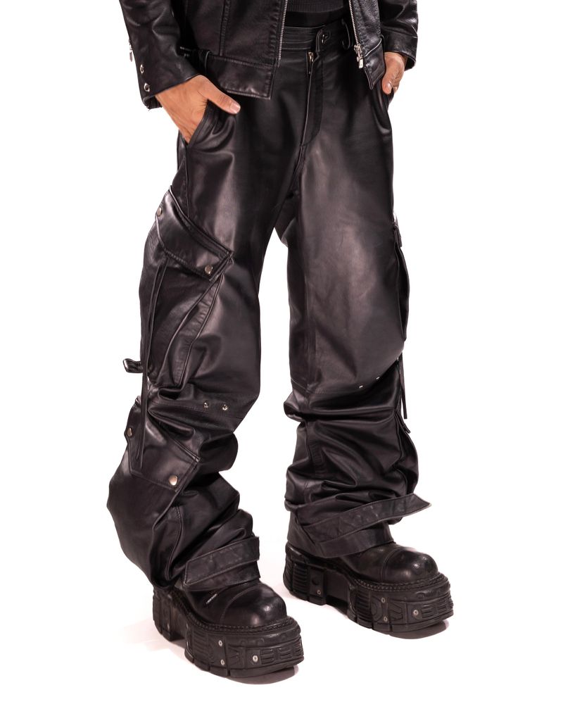 TENWi（テンウィ）の「SLANTED MULTIPOCKET LEATHER CARGO（Pants）」