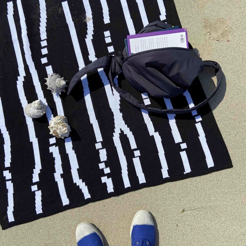 Étang knit blanket | White & Black
