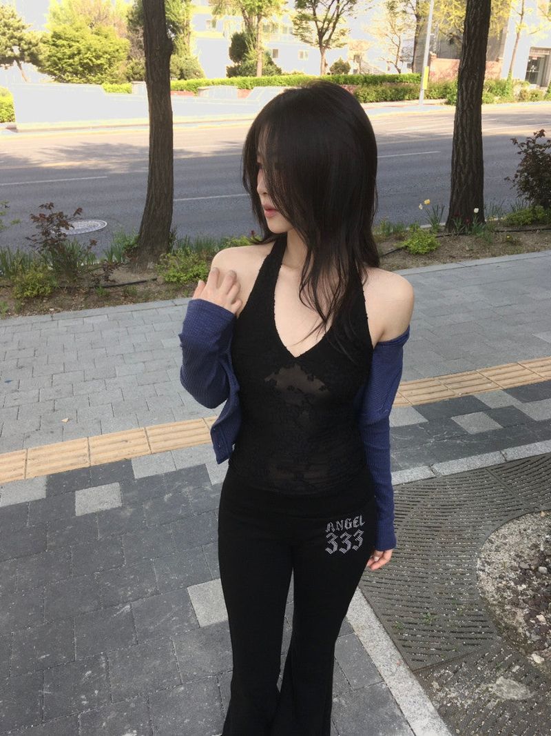 Rose Jagad Haltertop