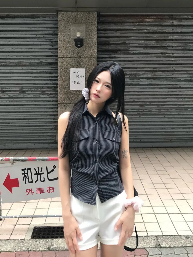 Niel Stripe Backless Halter Collar Shirt