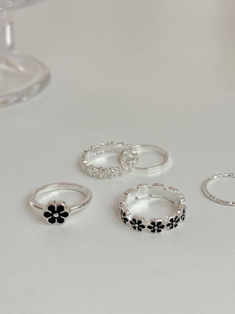 Blingmoon（ブリングムーン）の「[5 set] black flower ring set（Accessories）」