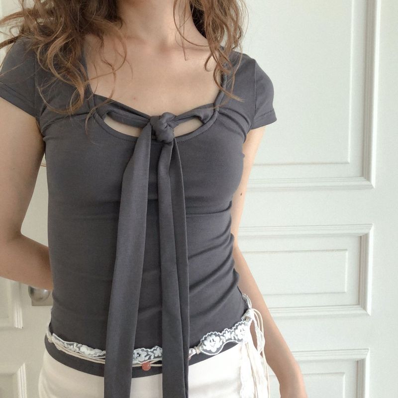 Via latea tie T-shirts (gray)