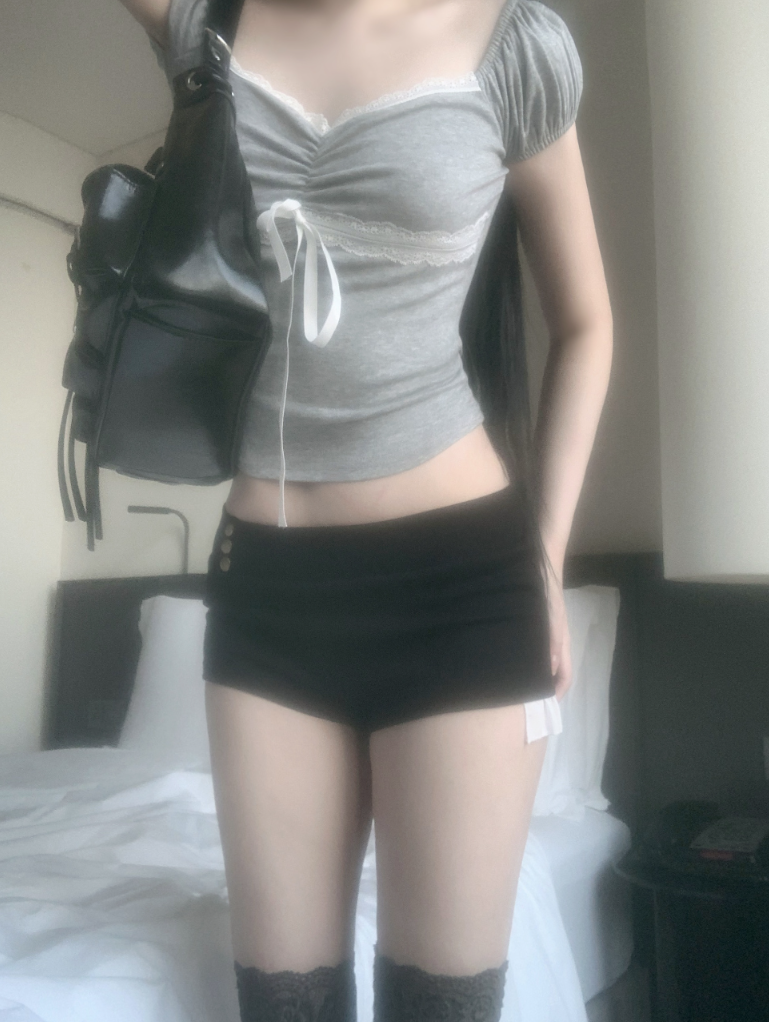 Tinker Lace Low-Rise Shorts (black)