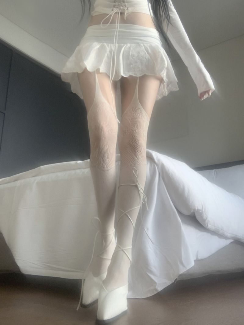 Hansel lace punching skirt