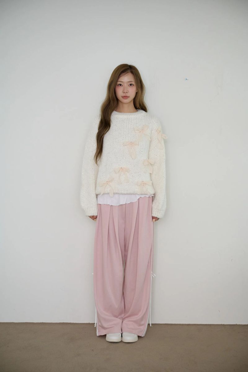 PINK PINEAPPLE（ピンクパイナップル）の「TWINKLE GLITTER ROUND KNIT（Tops）」