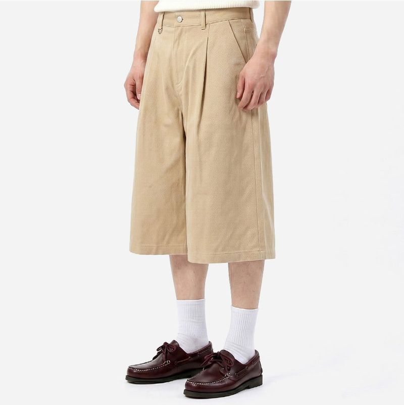 UNDEROFF（アンダーオフ）の「Wide Cotton Pleated Bermuda Shorts Beige（Pants）」