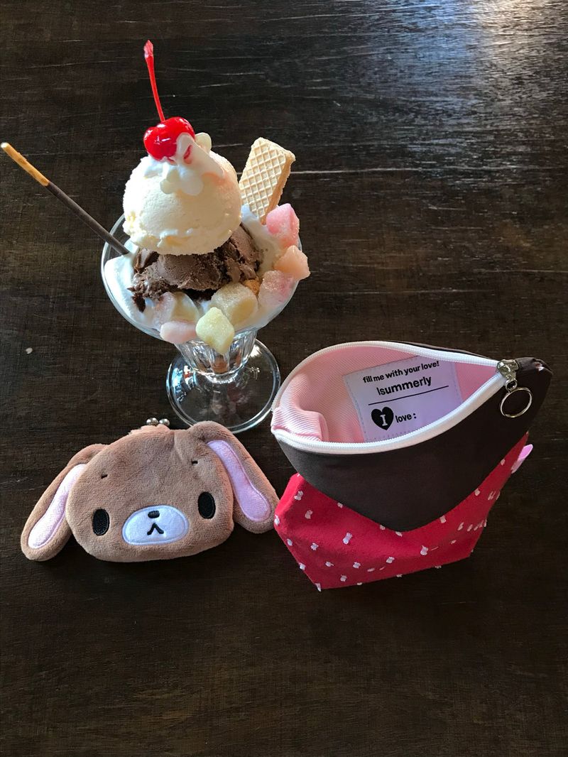 choco love berry pouch / 2 colors