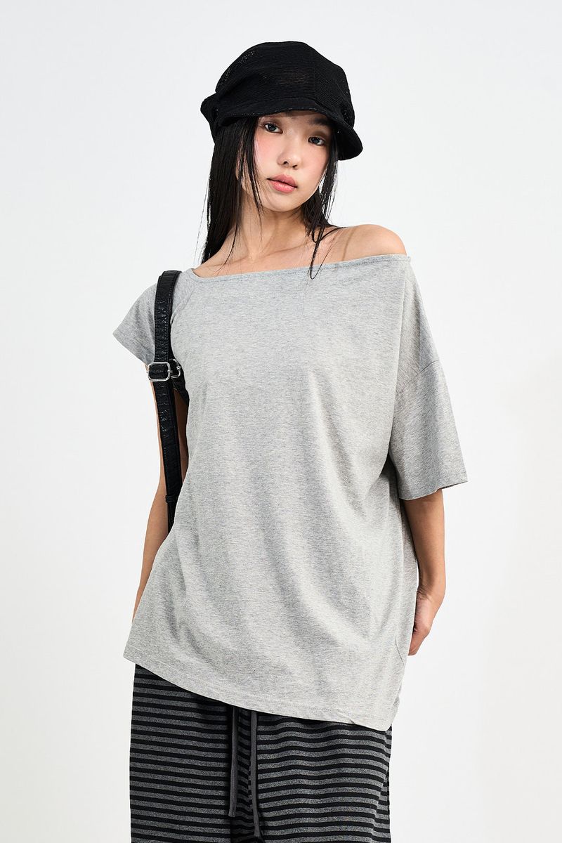 Raucohouse(ラウコハウス)の「Off-shoulder boxy T-shirt(Tops)」