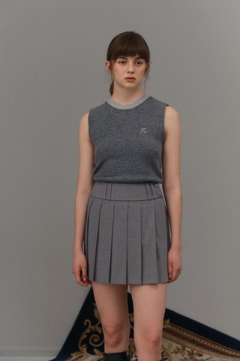 Wide band skirt
