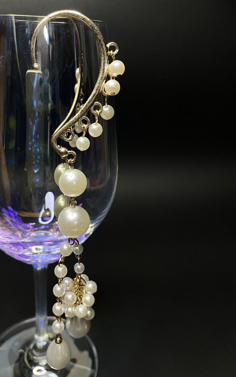 0035 Pearl dropped earcuff