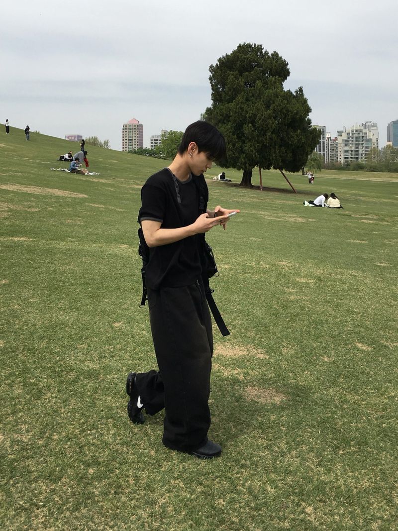 シエルブラックチンウォッシュ加工デニムパンツ