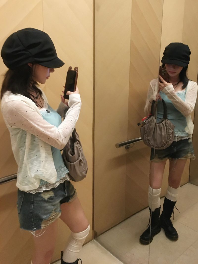 Distressed Washed Denim Hot Pants (3c)