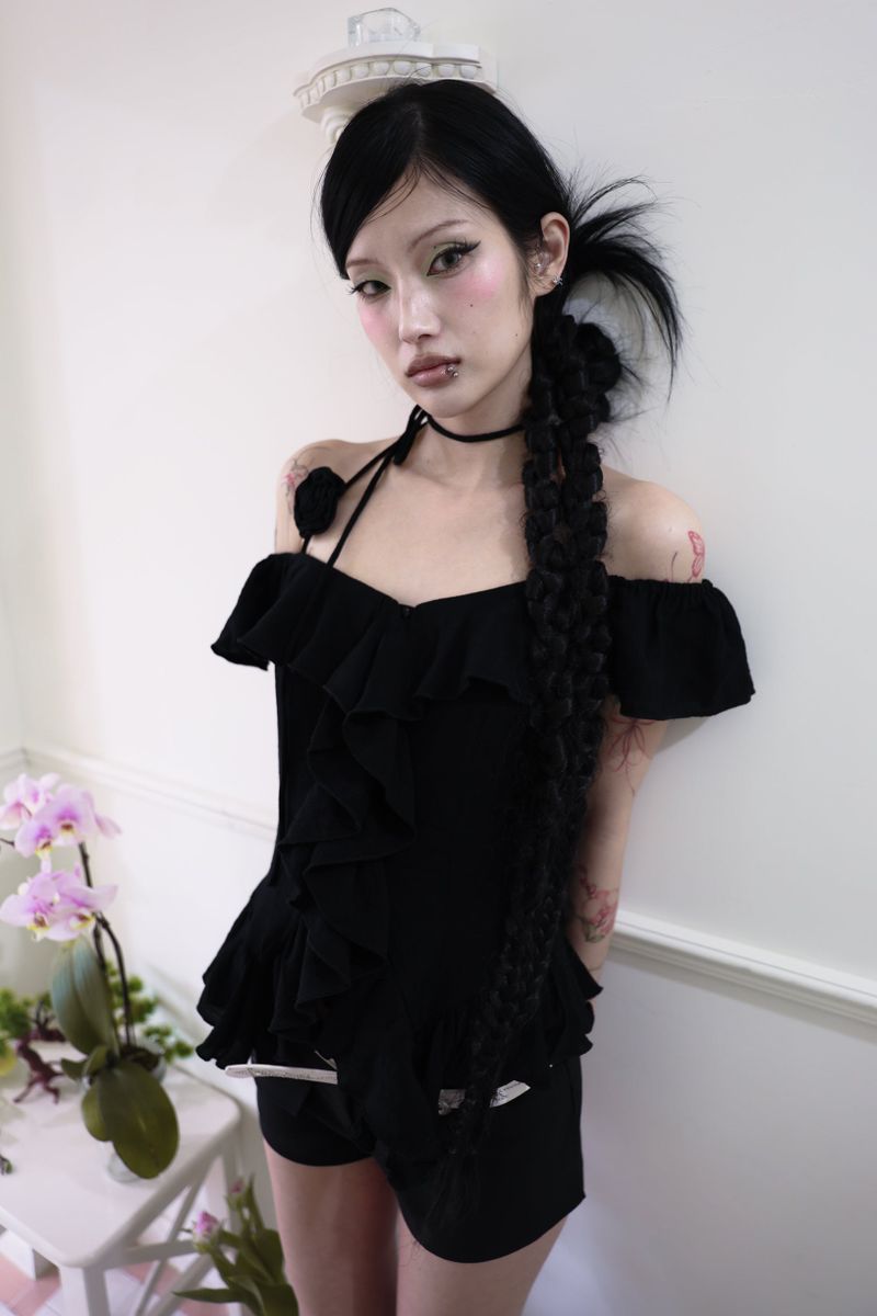 Rose corsage frill top (Black/Beige)