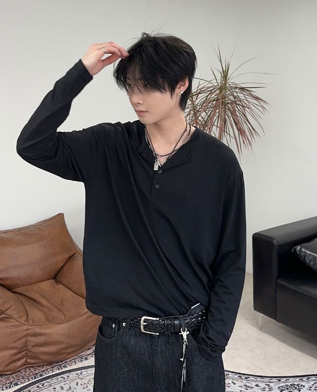SATIIIZ（サティーズ）の「Peren cut-out henley neck long-sleeved T-shirt（Tops）」
