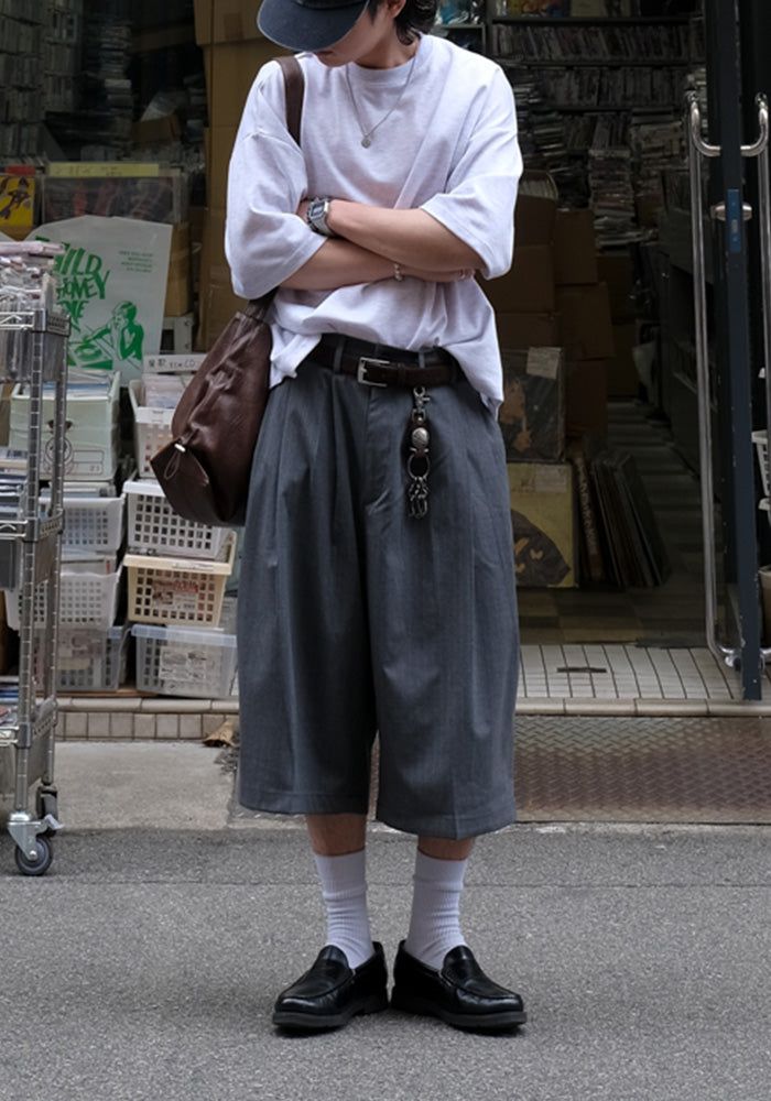 SEMIKAJI(セミカジ)の「WEE ピンタック ストライプ バミューダ スラックス(パンツ)」