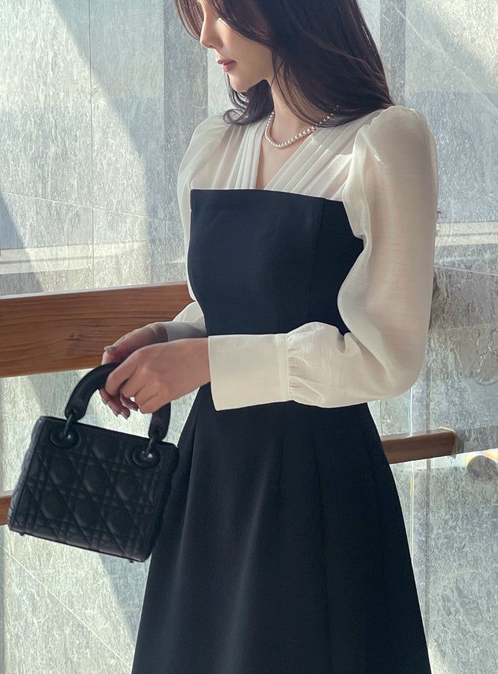 Chenibel V-neck Color Matching Pin-Tuck Flare One Piece