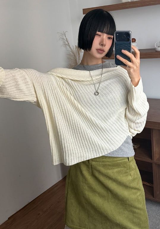 OFF-SHOULDER DRAPE HOOD KNIT