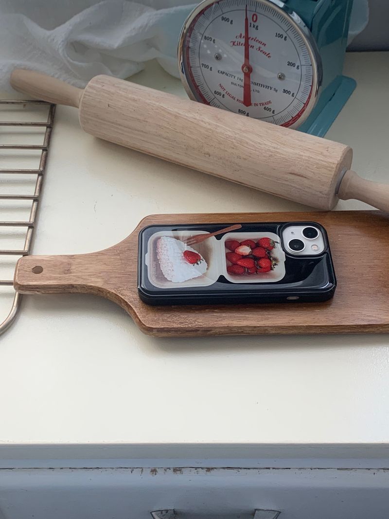 [MADE] Strawberry cake Epoxy Case