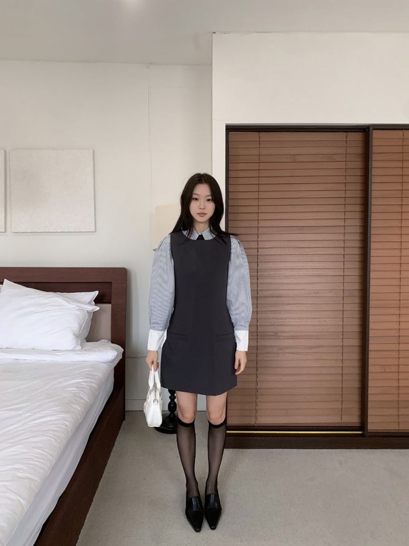 Classic Mae Simple Line Two-Pocket Mini Dress