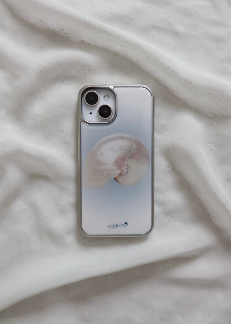 neblinoso(ネブリノソ)の「white shell silver epoxy case(Smartphone Accessories)」