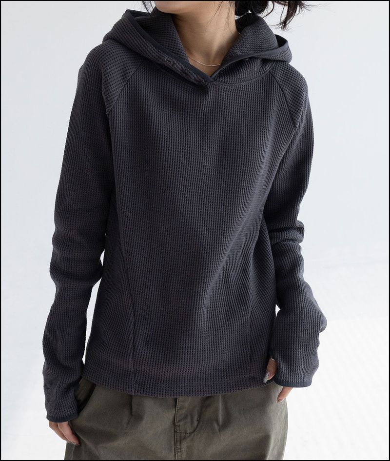 Revi henry neck hoodie (finger whole)
