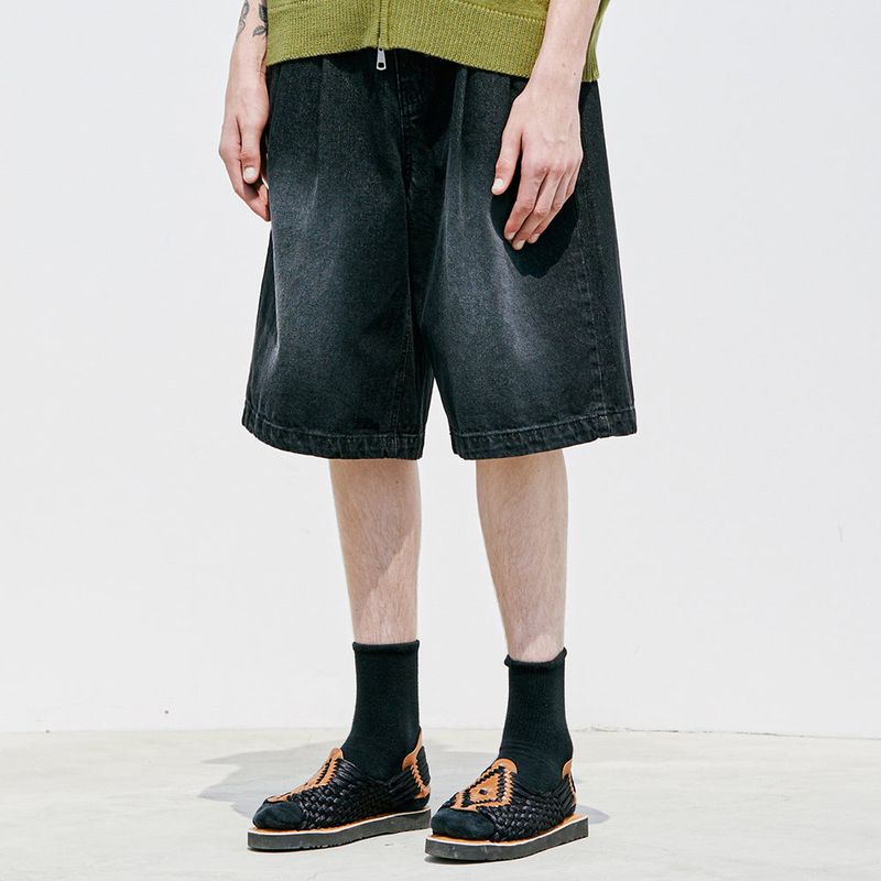 2 TUCK WASHED DENIM BERMUDA PANTS BLACK