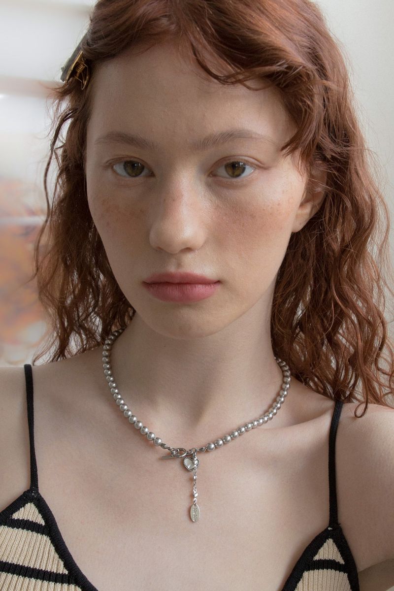 Heart point silver pearl necklace
