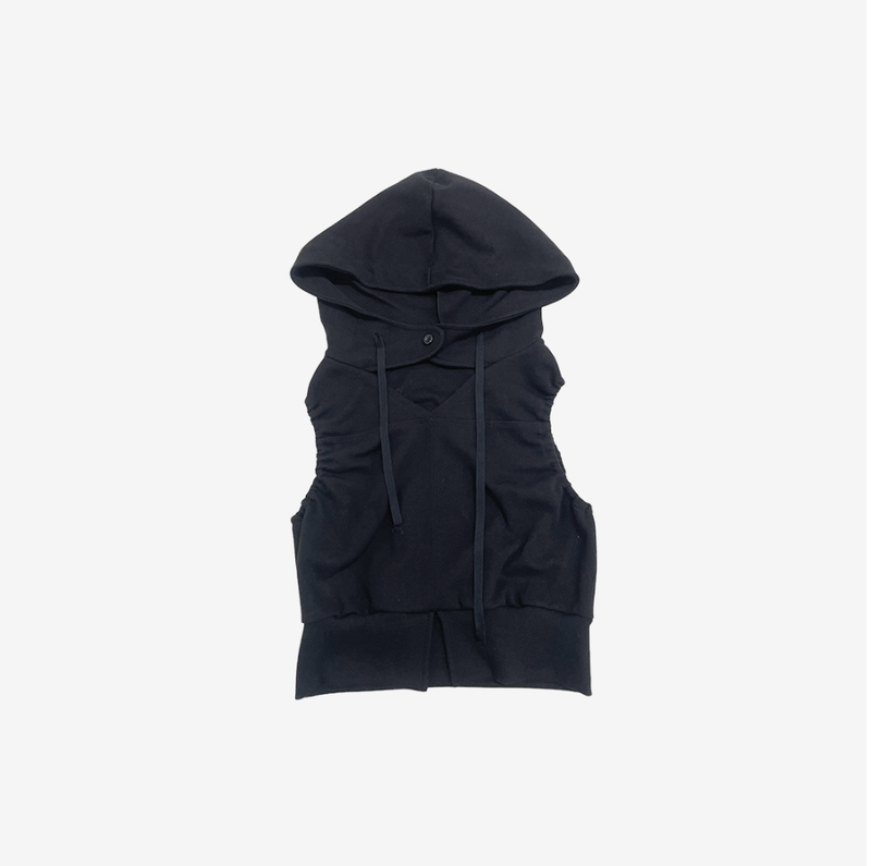 Cherin's button shirring vest.