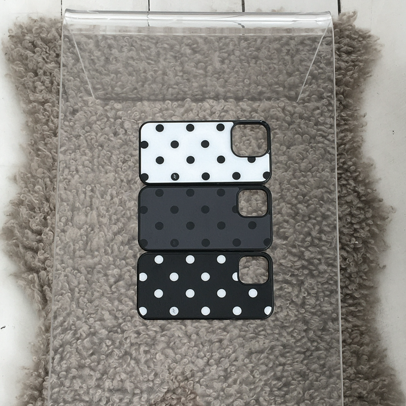 22 dot case - white 