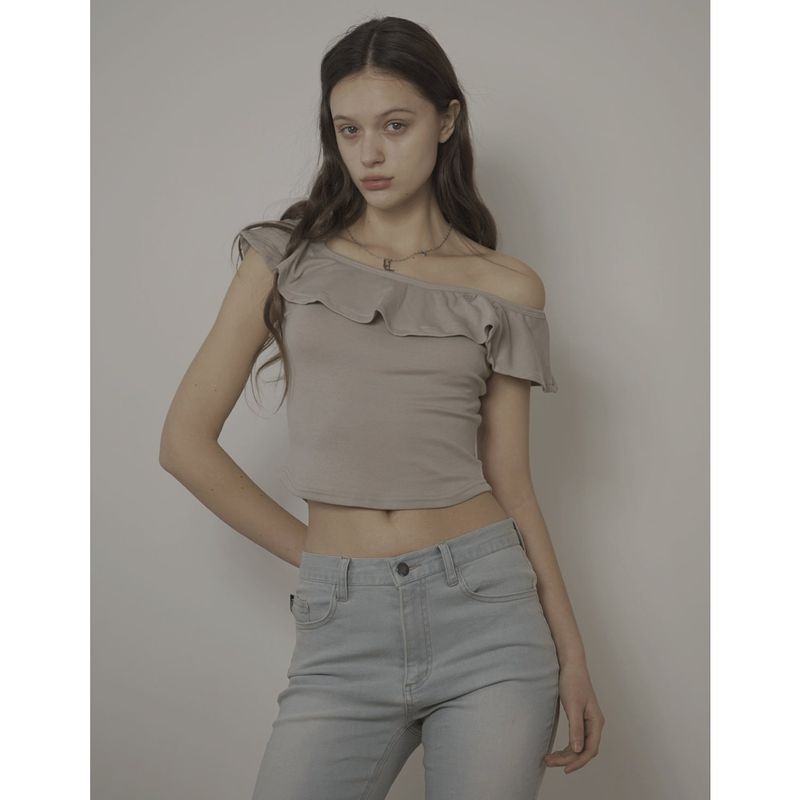 Bellialeu（ベルリアル）の「CHLOE TOP-BEIGE（Tops）」
