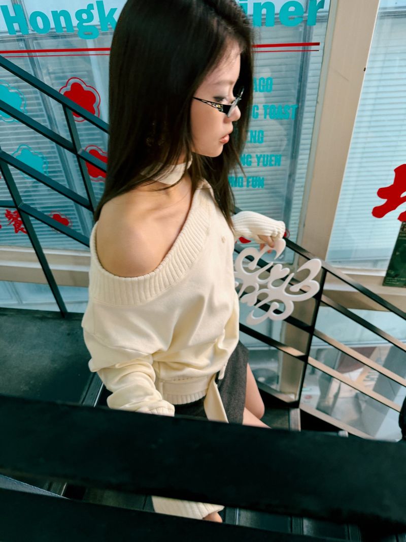 [ID] Logo Off-Shoulder Sweatshirt (Choker Set) (Ivory) 