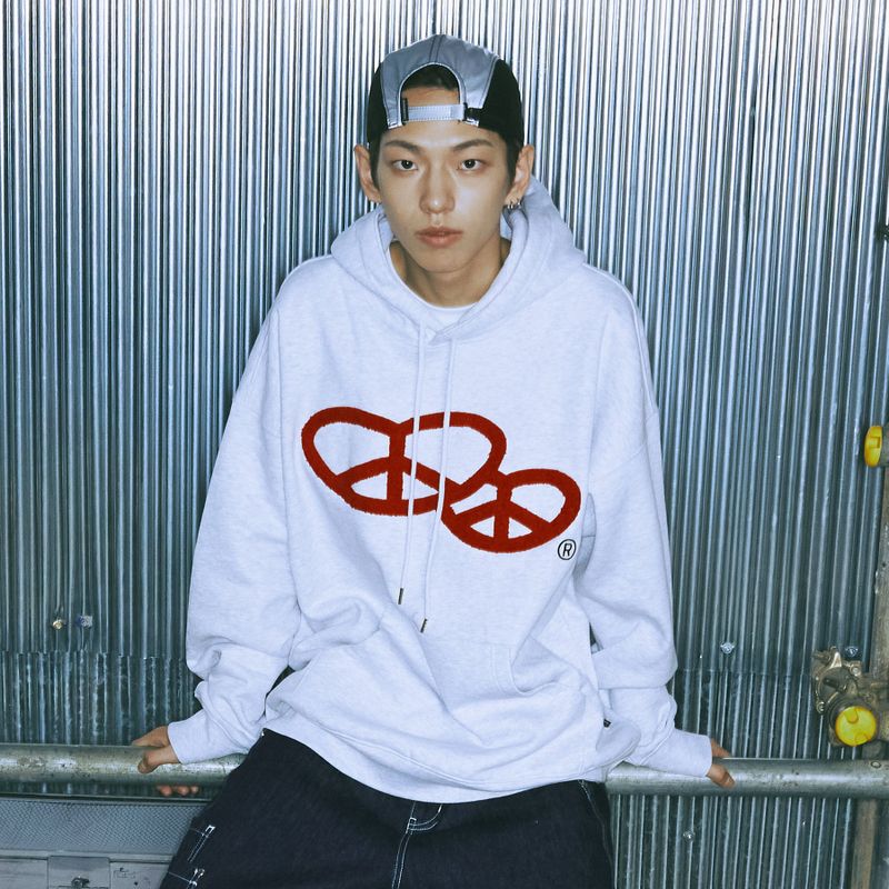 ROMANTIC CROWN（ロマンティッククラウン）の「PEACE OUT HOODIE（Tops）」