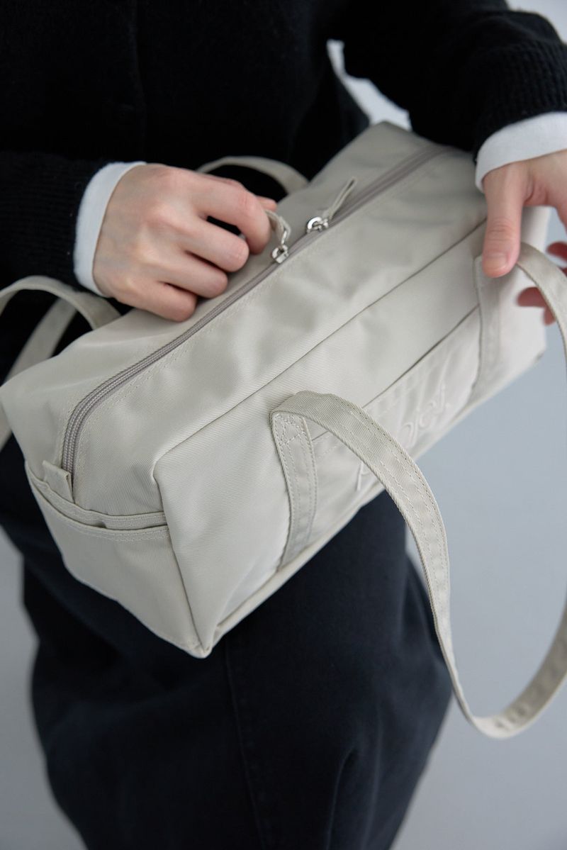 compact duffle bag (light beige)