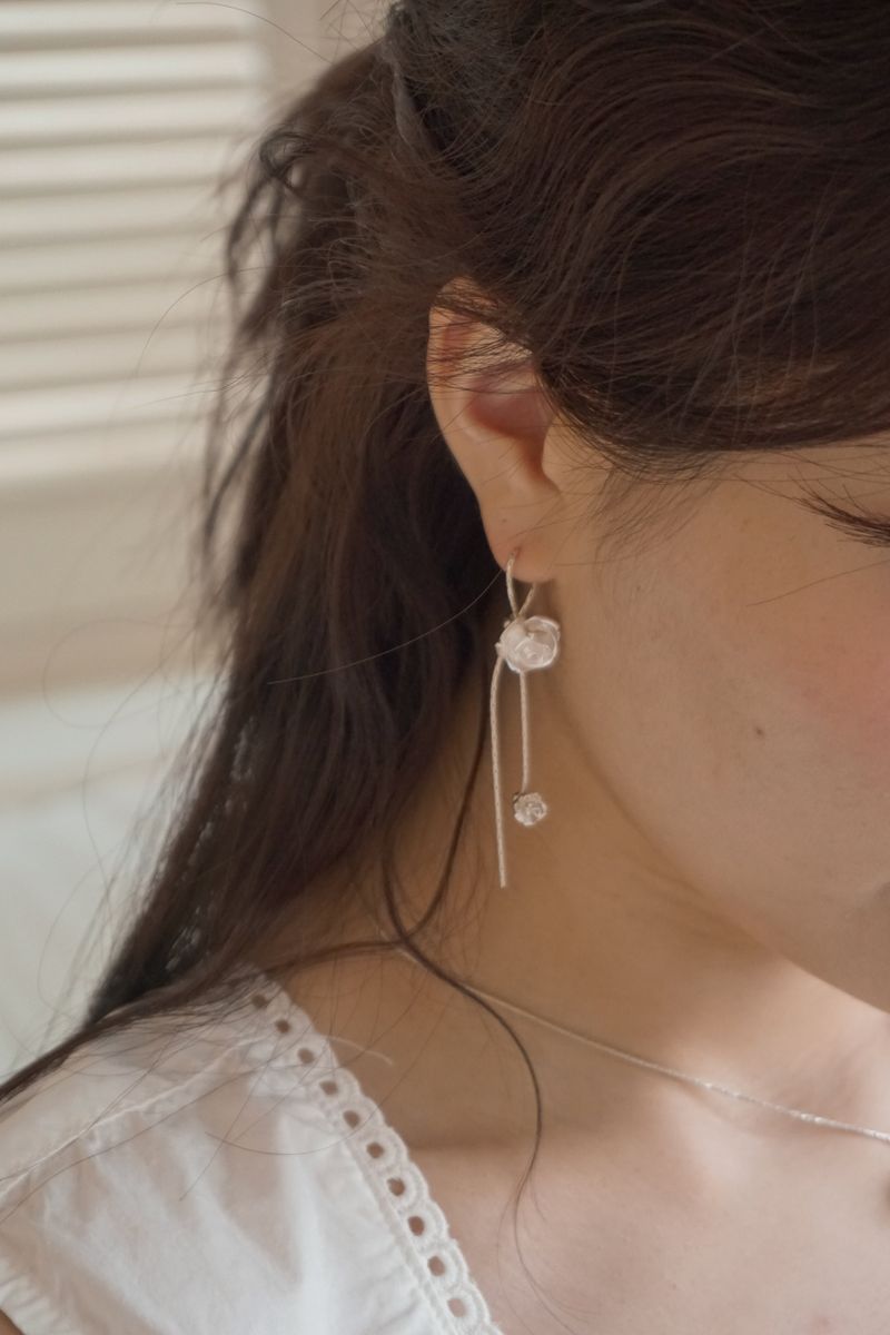 PAIR OF LOVE（ペアオブラブ）の「[MADE]ダブルフラワードロップピアス（アクセサリー）」
