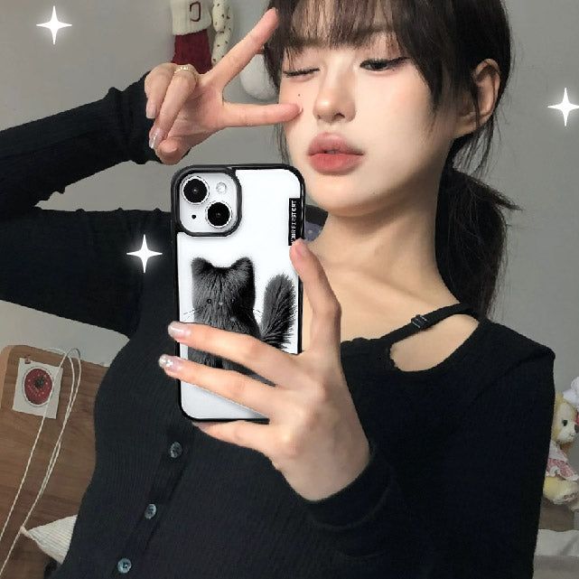 Nineteenfriday（ナインティーンフライデー）の「BLACK & WHITE KITTEN MAGSAFE PHONE CASE（Smartphone Accessories）」